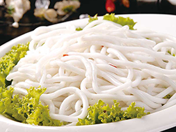 A new solution for preserving wet rice noodles under food safety upgrades: Chlorine dioxide empowers wide rice noodles and potato noodles to prevent spoilage and improve quality